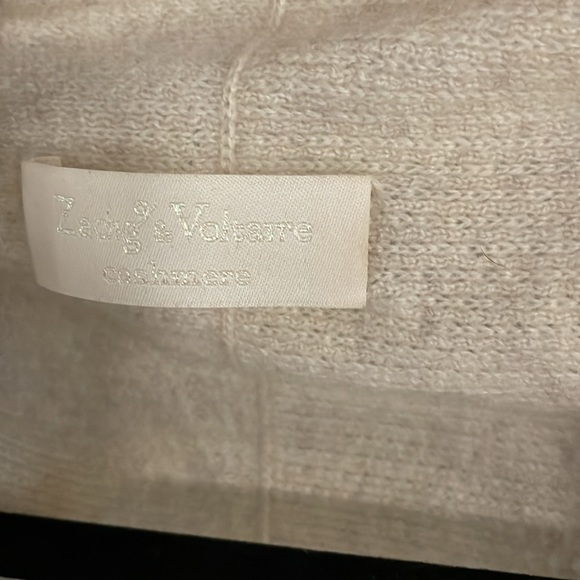 Cashmere wrap. - Picture 2 of 2